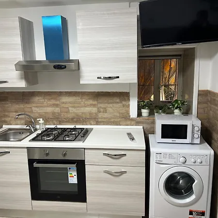 Petite Apartment *
